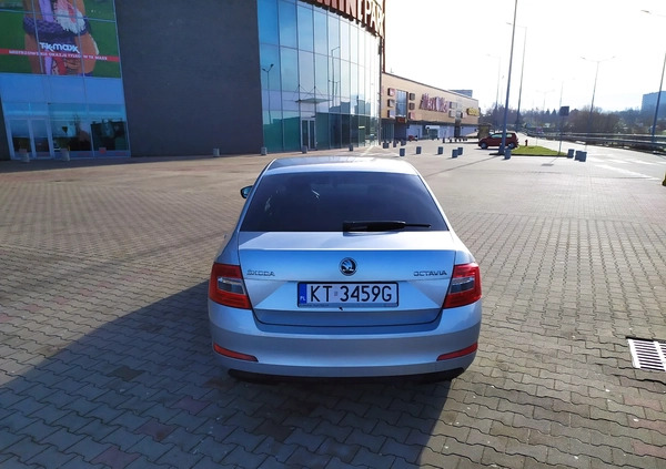 Skoda Octavia cena 35500 przebieg: 197400, rok produkcji 2014 z Tarnów małe 211